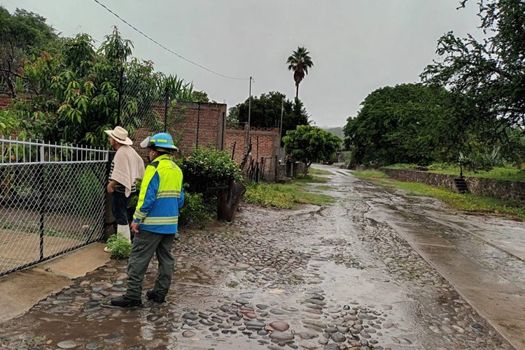 Tensión. Una tormenta provocó que hubiera una crecida de agua en el Río Ayuquila. (Foto: Especial)